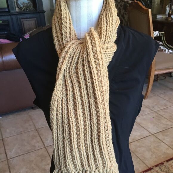 HOMEMADE HAND Knit Scarf! - Picture 1 of 5